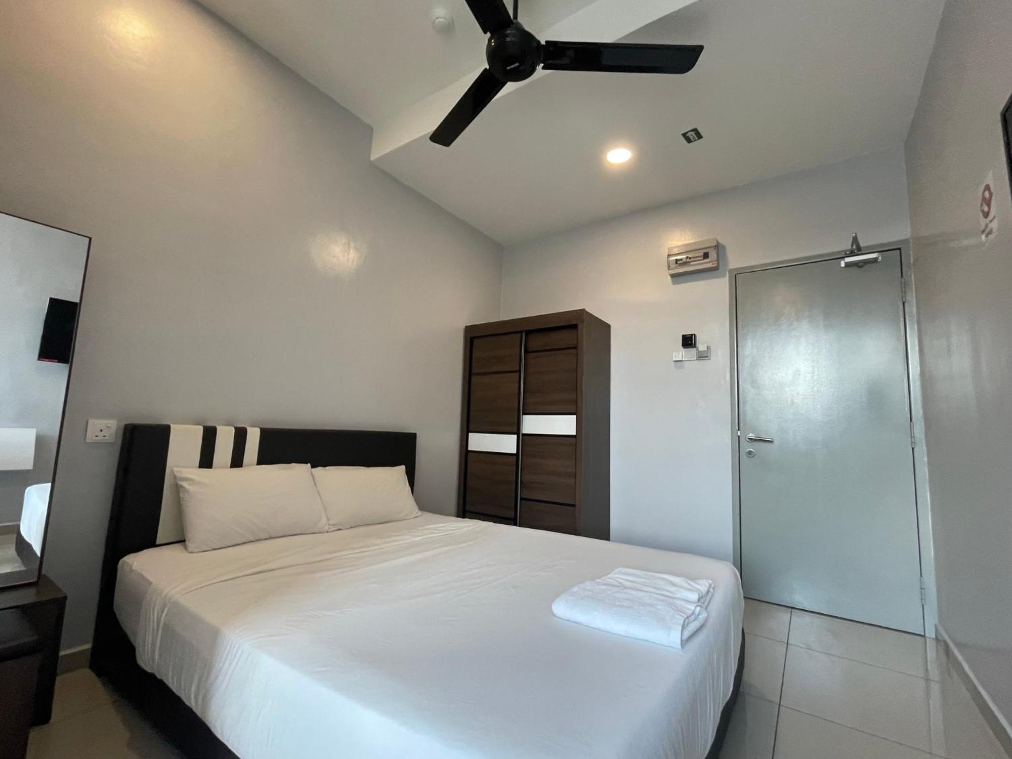 Reno Hotel ايبوه المظهر الخارجي الصورة