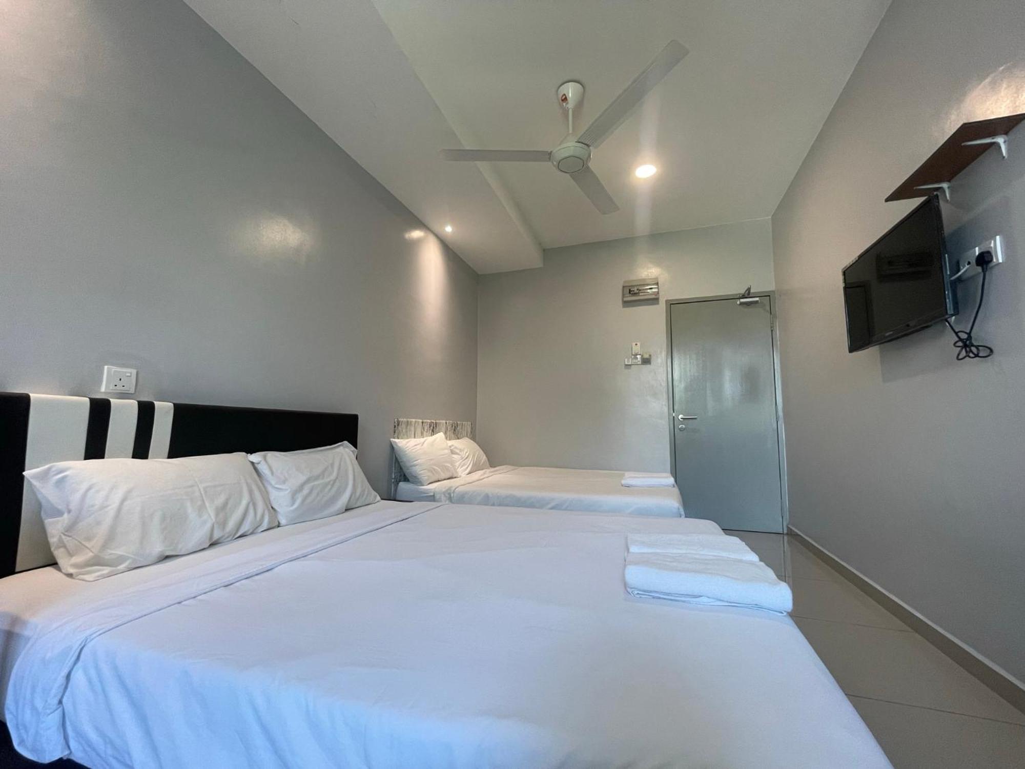 Reno Hotel ايبوه المظهر الخارجي الصورة