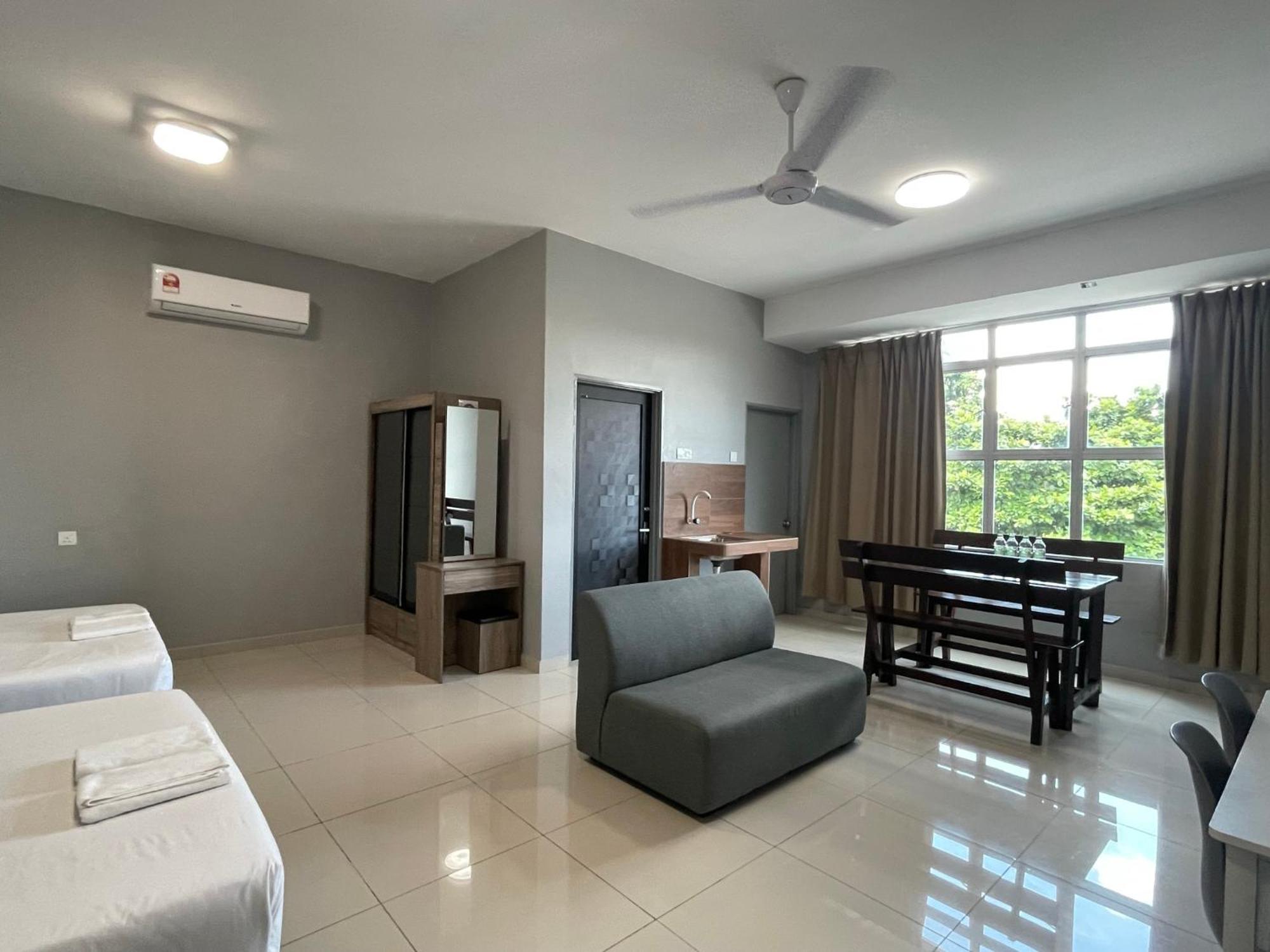 Reno Hotel ايبوه المظهر الخارجي الصورة